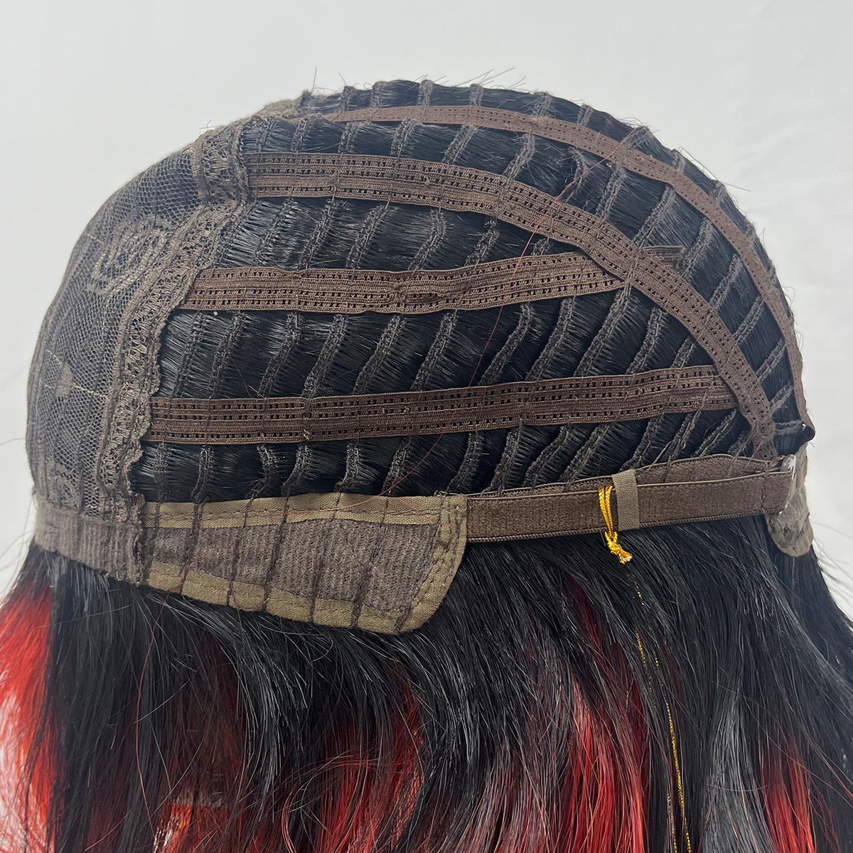 Peluca de 66 centímetro con Mechas Balayage  Fleco en ‘V’ • Ondas Naturales  Para Diario, Fiesta, Viajes  ¡Incluye Opciones para Halloween y Día de Muertos!  Colores Disponibles: Rojo Vibrante, Azul Eléctrico, Morado Mystic y Más  ENVÍO GRATIS